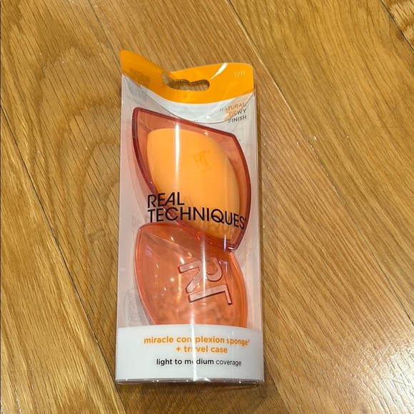 Real Techniques Miracle Complexion Sponge with Travel Case - Orange - Picture 1 of 3